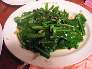 オオタニワタリの炒め物